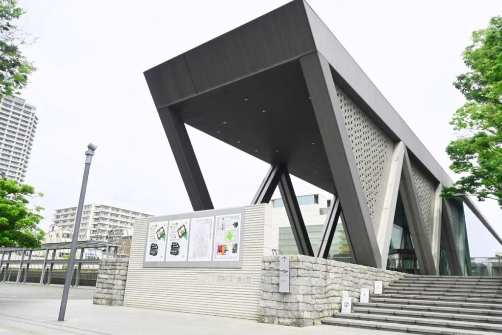 「東京都現代美術館」の外観