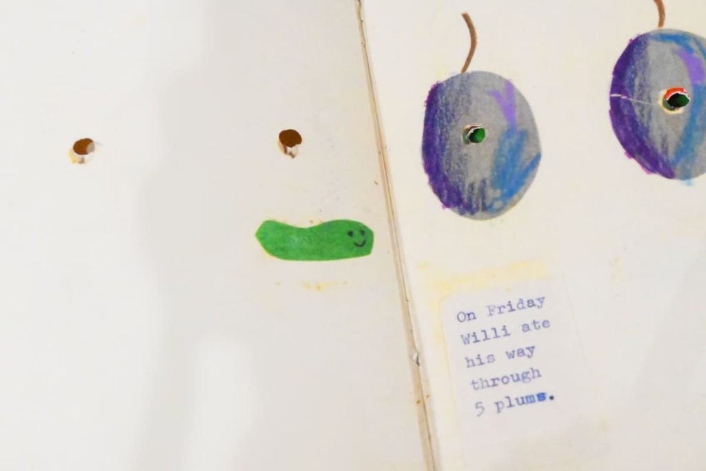 ダミーブック『みみずのウィリーのいっしゅうかん』、エリック・カール絵本美術館、1969年