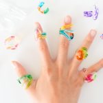 《材料はプラスプーン・フォークのみ！》100均素材で簡単＆かわいいカラフル指輪を作ろう【あそび作家/工作アーティストに教わる】