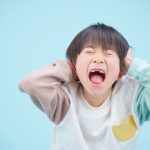 ゲームに負けるたびに「泣く」「怒る」勝ち負けにこだわる子にどう向き合う？ 悩む親の視点から、子どもの心の専門家・松丸未来さんに聞いてみた