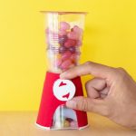 自由研究や夏休みの工作にも！ 紙コップで本当に動くお菓子ガチャマシンを作ろう【あそび作家/工作アーティストに教わる】