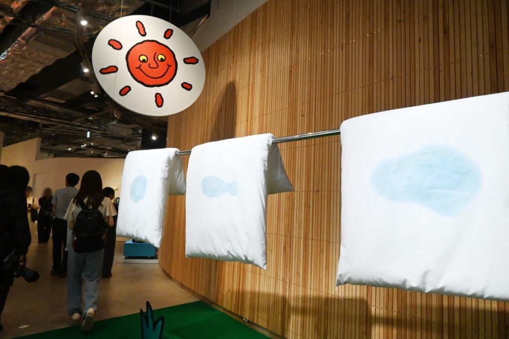 『ノンタン おねしょで しょん』の一場面を思わせる展示も
