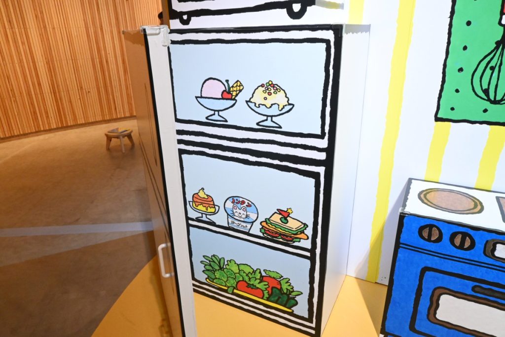 冷蔵庫の中にはおいしそうなごちそうが!
