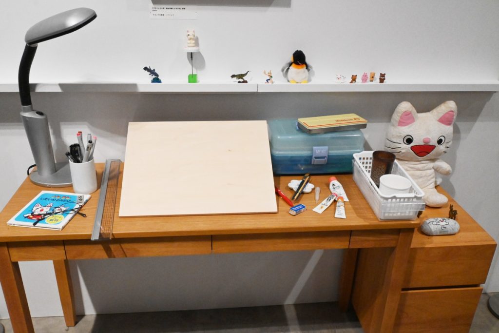 キヨノさんの制作机を再現したもの