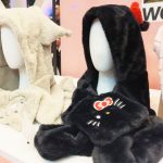《ワークマンのあったかグッズ》キティ＆クロミが登場！ 1,790円の「ボアフリースフードマフラー」で冬の送り迎えもかわいく