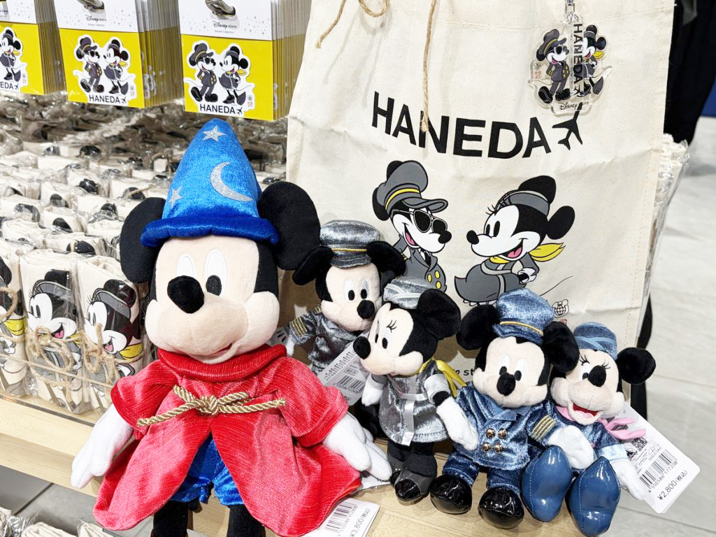 Disney store POP UP」@羽田空港が2027年3月まで限定オープン! グレー